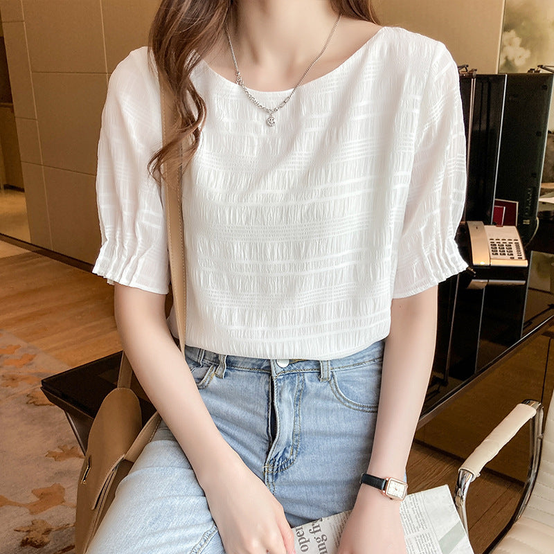 Haut féminin à la mode avec un design texturé léger et une coupe aérienne Levoire