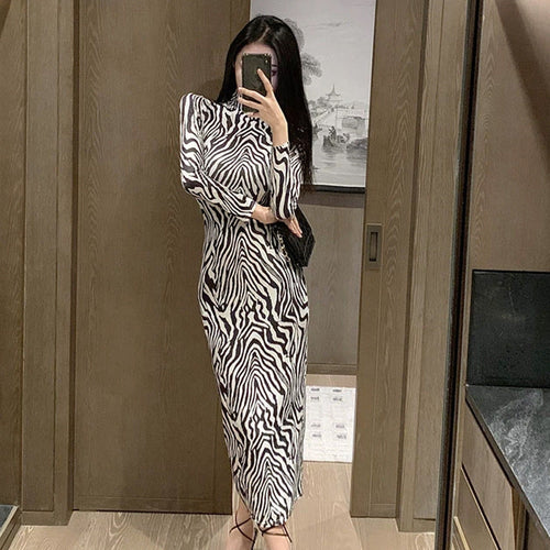 Levoire | Robe bodycon à imprimé zèbre accrocheur mettant en valeur les hanches