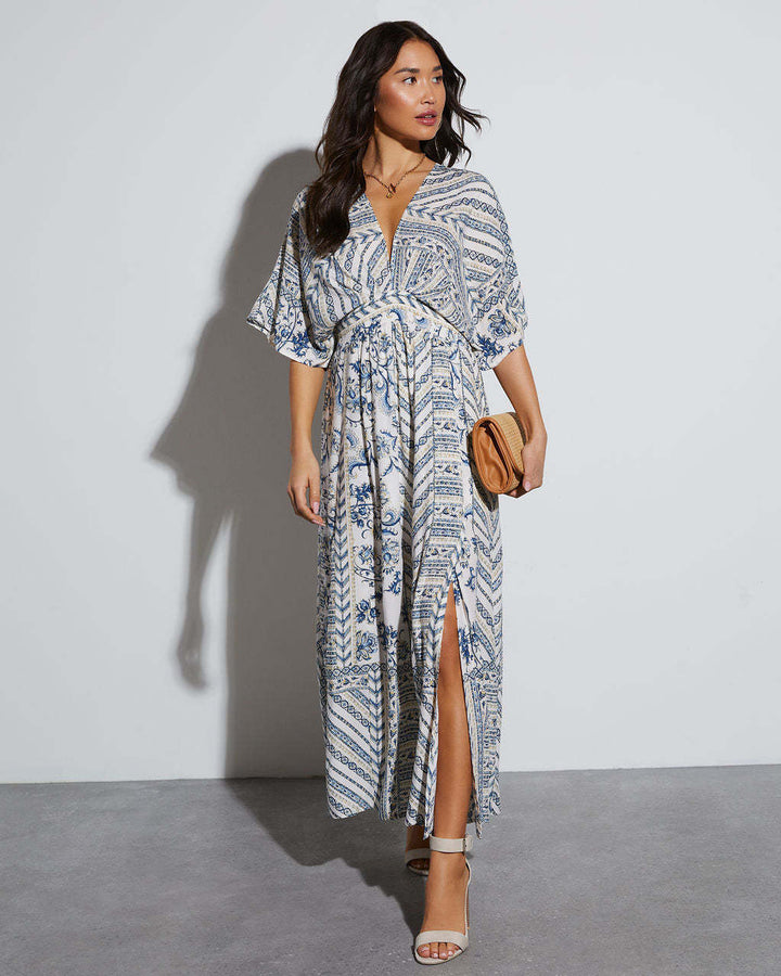 Robe maxi femme avec un élégant décolleté en V, fente sur le côté et motif floral Levoire