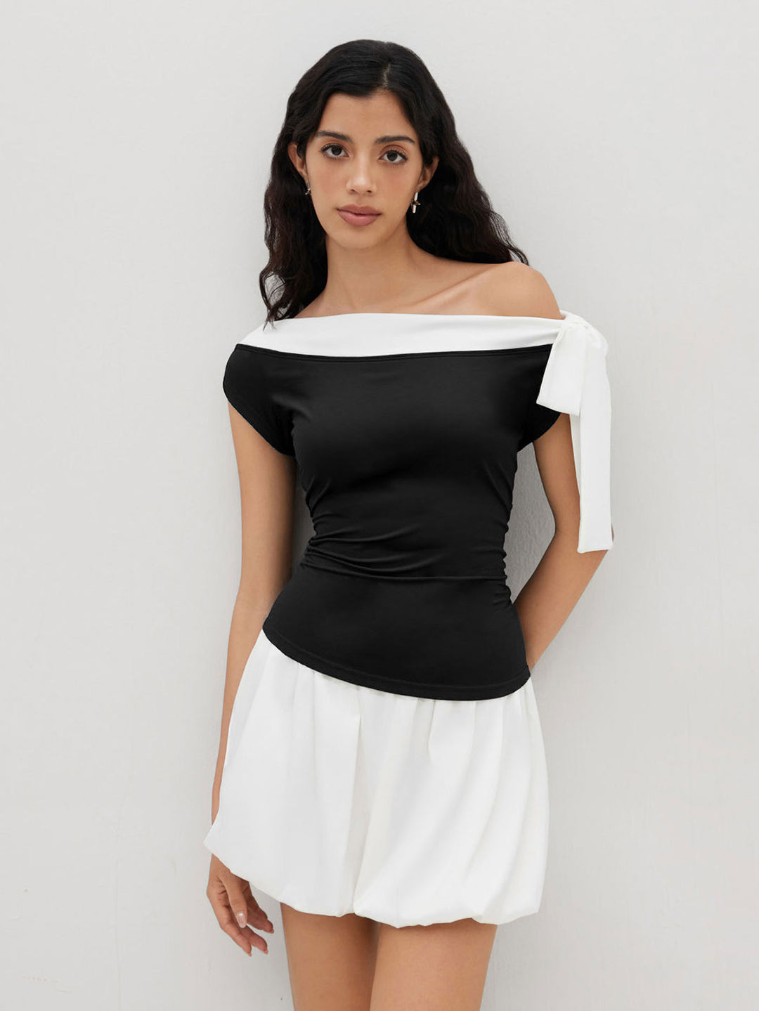 Haut femme avec design épaules dénudées et fermeture nœud ludique Levoire