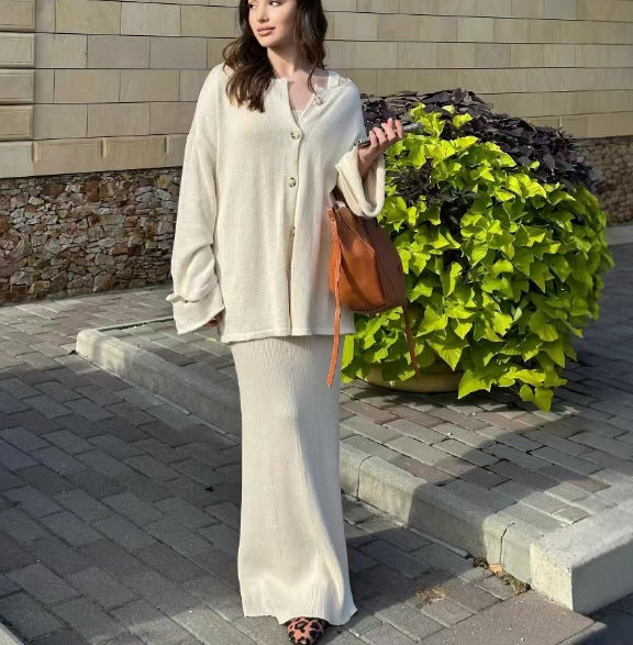 Robe tricotée élégante pour femmes avec un cardigan assorti Levoire