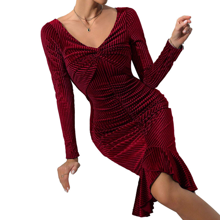 Robe maxi bodycon pour femmes avec détails élégants à volants et coupe ajustée Levoire
