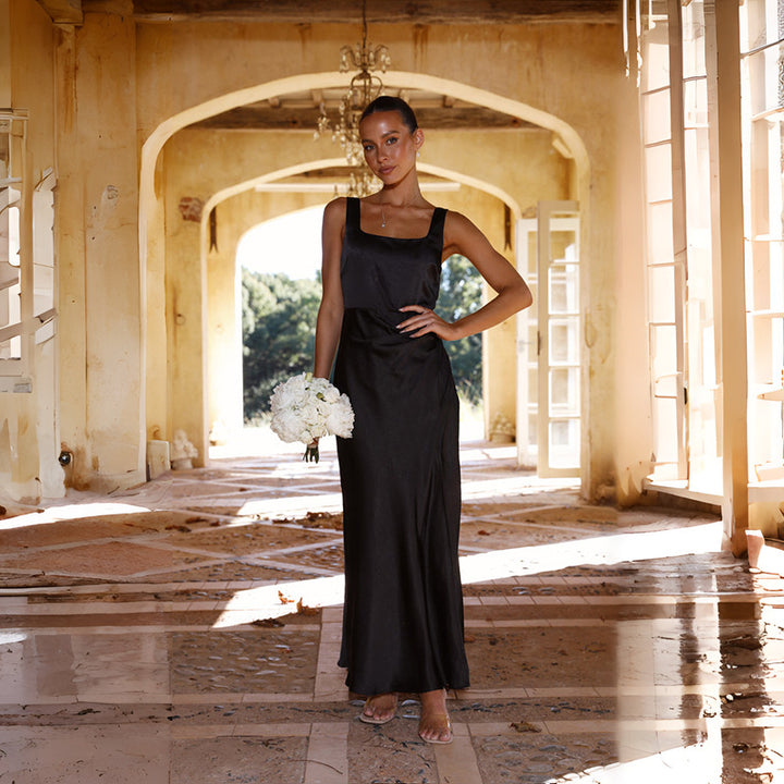 Robe maxi élégante pour femmes avec fente latérale et bretelles fines Levoire