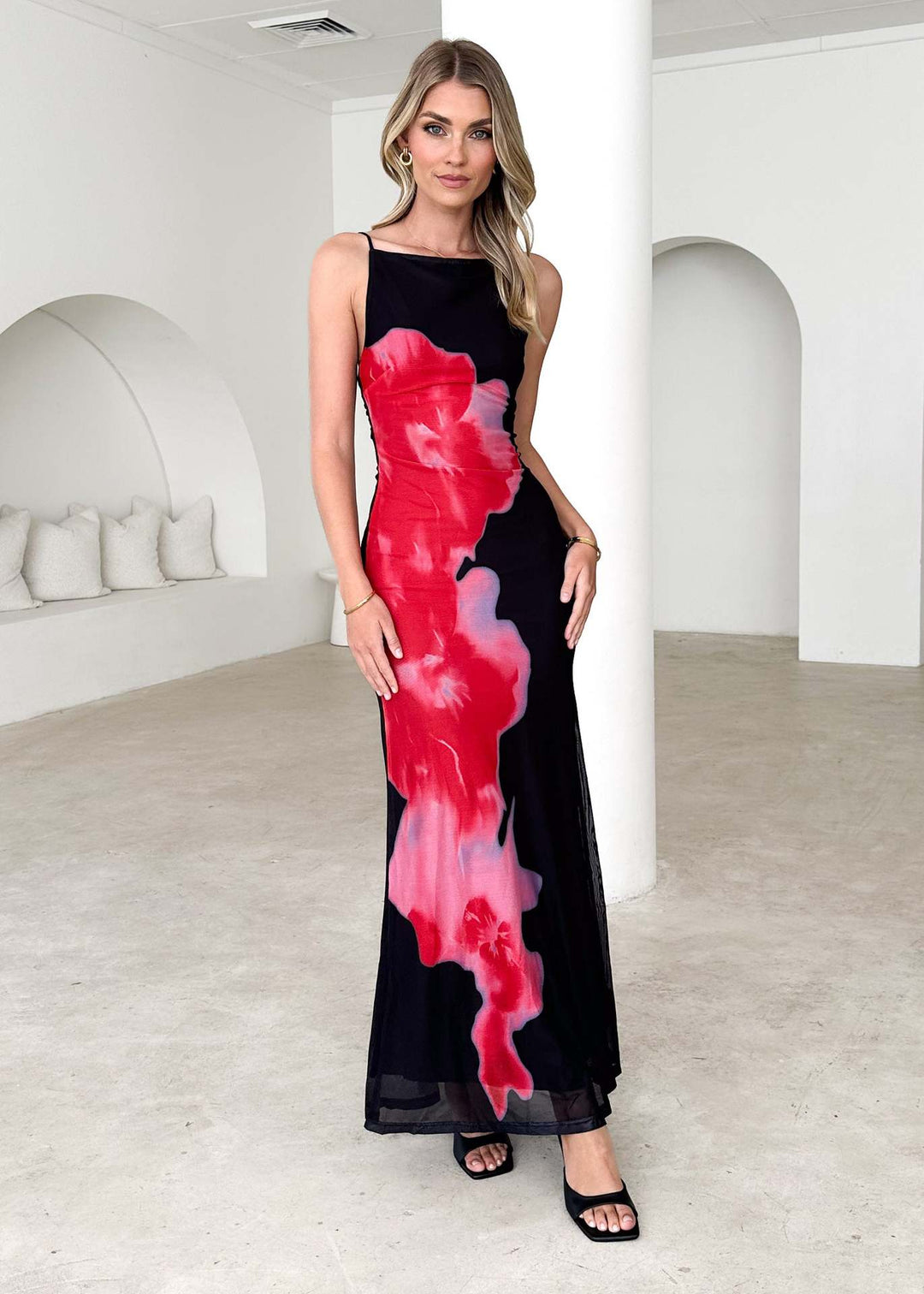 Robe Maxi Élegante pour Femmes avec Imprimé Floral et Fines Bretelles Levoire