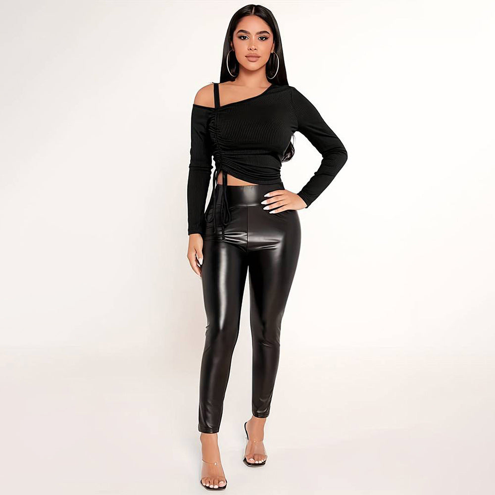 Crop top féminin stylé avec coupe asymétrique et détails de volants raffinés Levoire