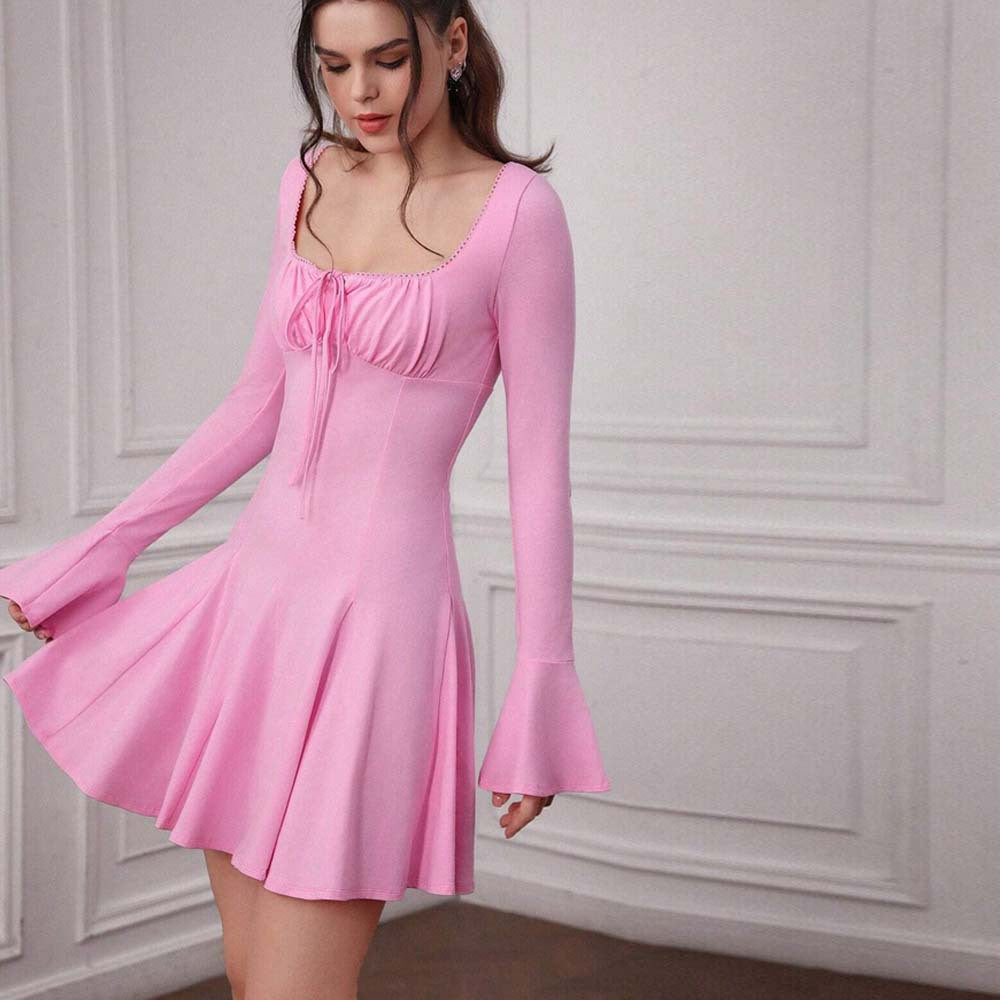 Robe femme avec un décolleté plongeant et des manches à volants élégantes Levoire