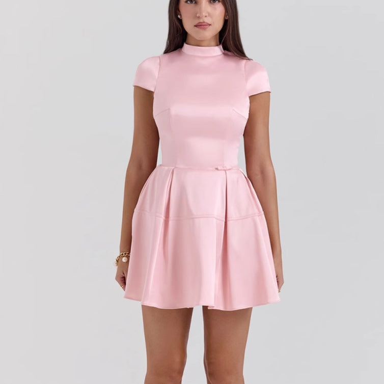 Robe courte élégante pour femmes avec jupe plissée et col montant chic Levoire