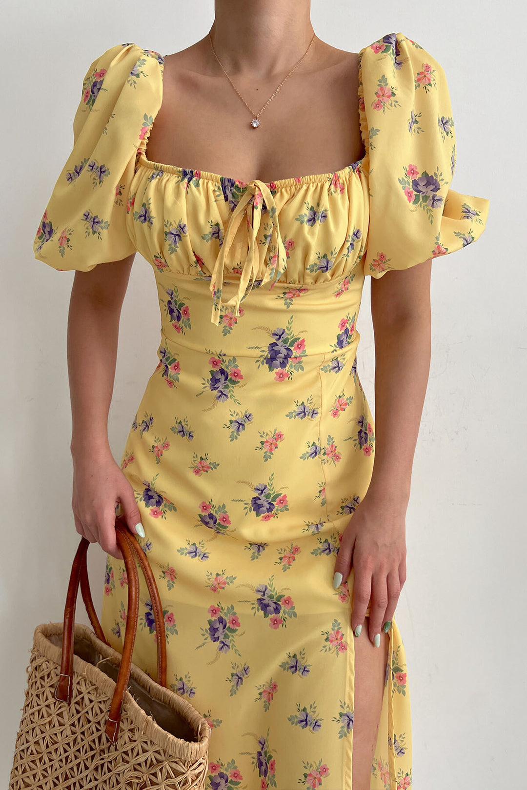 Robe maxi à motif floral pour femmes avec manches bouffantes et fente haute Levoire