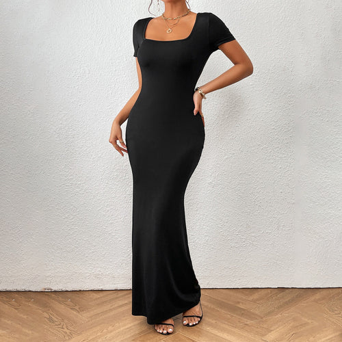 Robe maxi élégante pour femmes avec encolure en U profonde et coupe ajustée Levoire