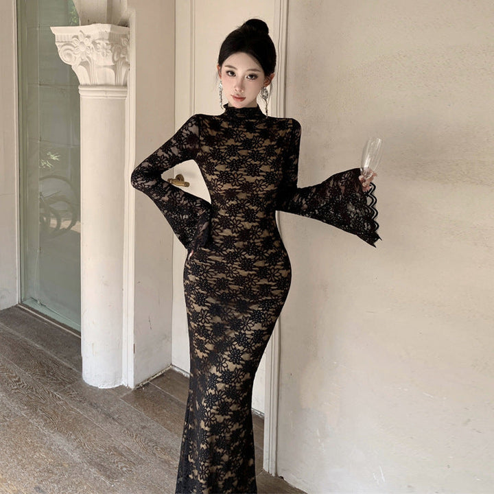 Levoire | Robe fourreau à encolure haute à manches longues