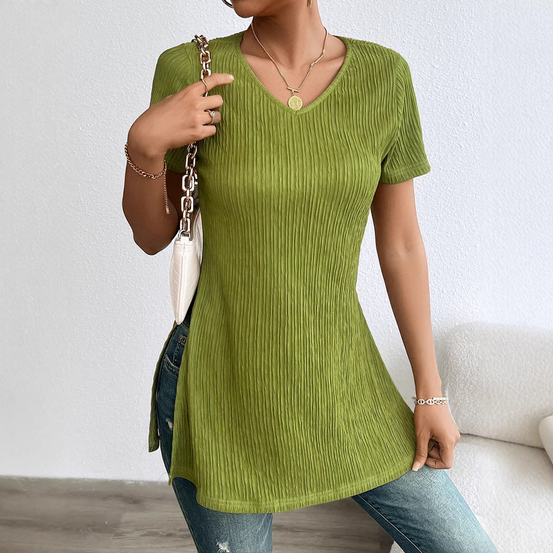Top en tricot fin pour femmes avec un élégant col en V et une coupe flatteuse pour la silhouette Levoire