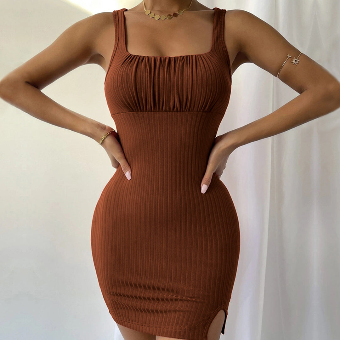 Robe ajustée en rib métrique pour femmes avec décolleté carré et fente haute Levoire