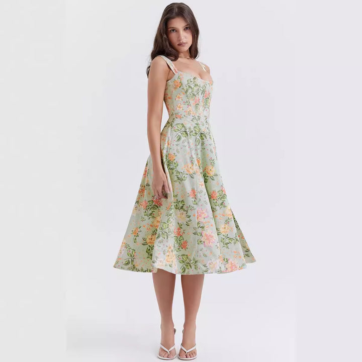 Robe d'été élégante pour femmes avec des accents floraux et de hautes fentes Levoire