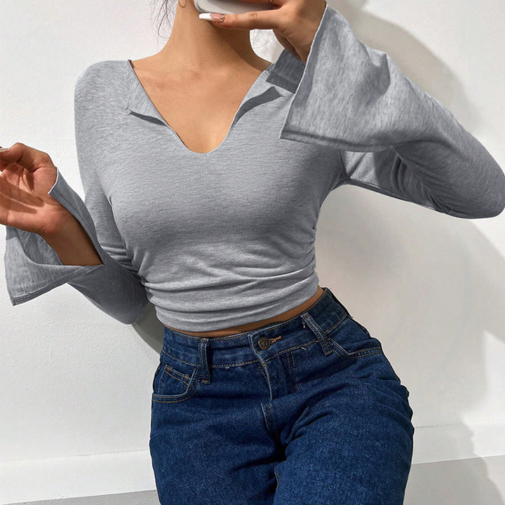 Chemise à manches longues cropped pour femmes avec des manches évasées à la mode et un élégant col en V Levoire