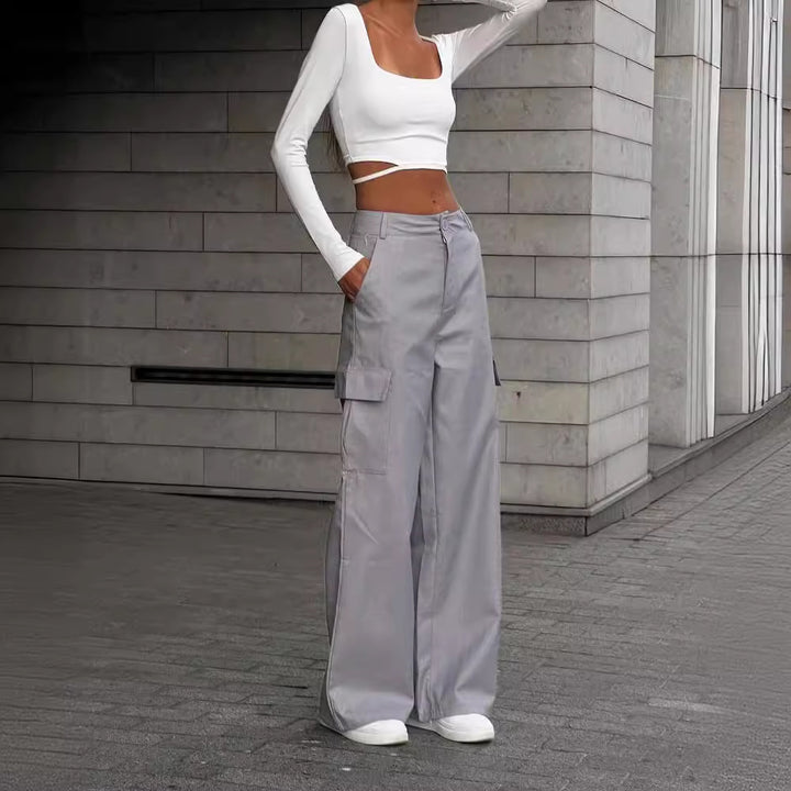 Pantalons cargo pour femmes dans une coupe décontractée avec des poches latérales pratiques Levoire
