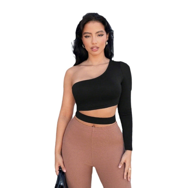Haut féminin asymétrique cropped avec une manche longue Levoire