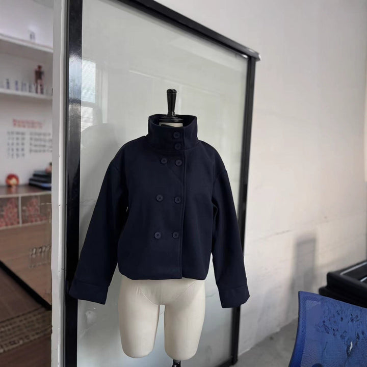 Veste oversize pour femmes avec col haut et détails en boutons Levoire