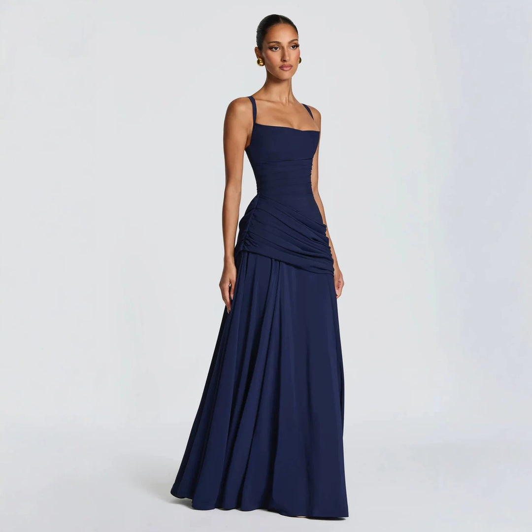 Robe fourreau pour femmes avec drapés raffinés Avriane