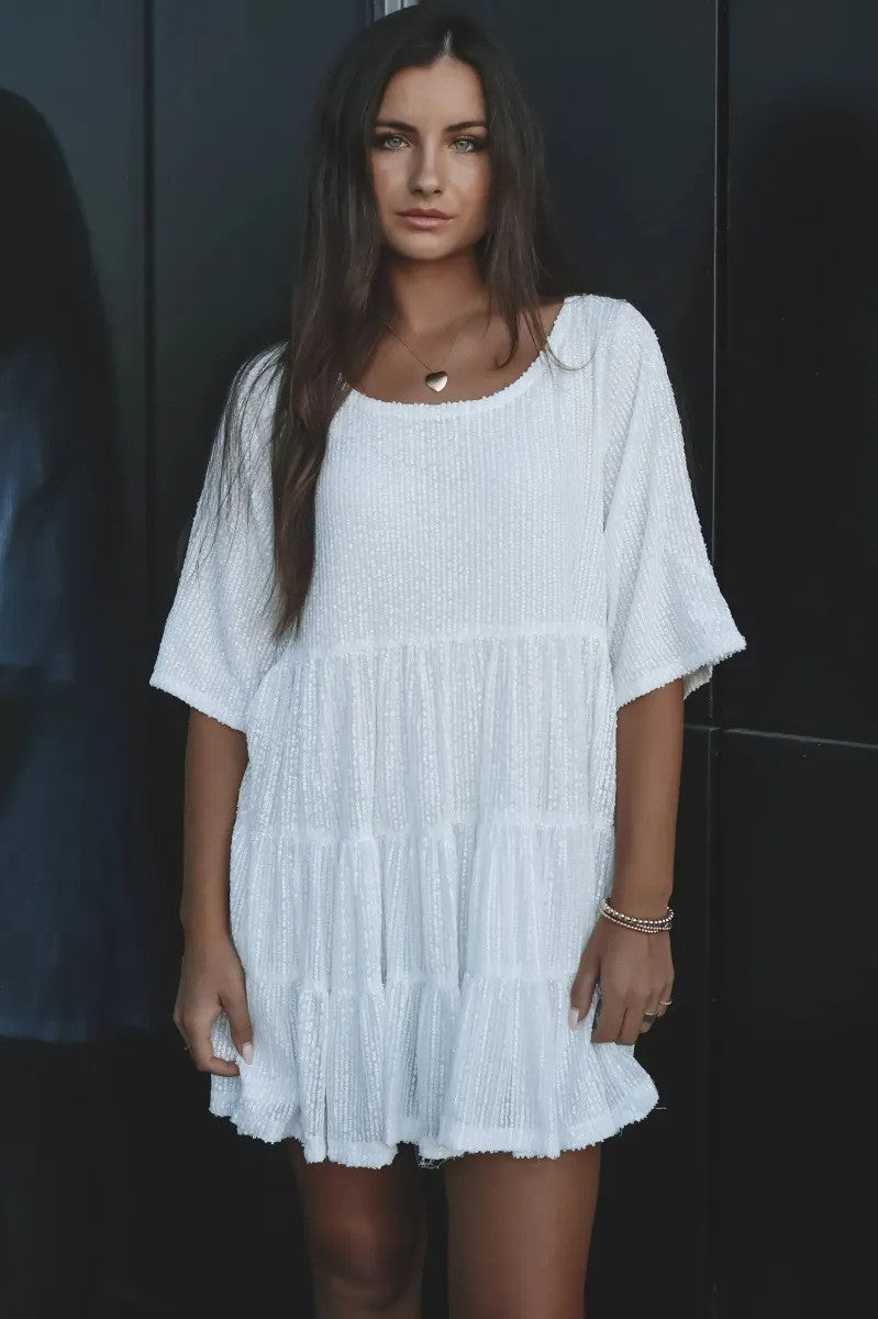Levoire | Chic Vartalon robe de fête courte à manches courtes Laiton blond