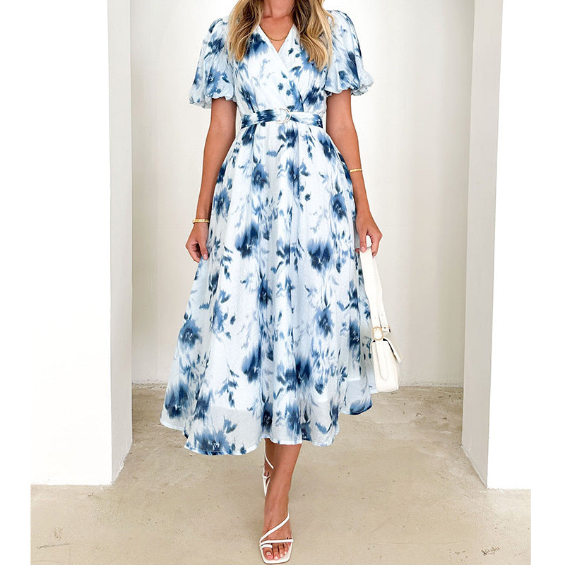 Robe midi pour femmes avec un design enveloppant ludique et des accents floraux Levoire