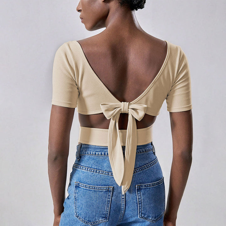 T-shirt court pour femmes avec un élégant décolleté carré et des manches courtes Levoire