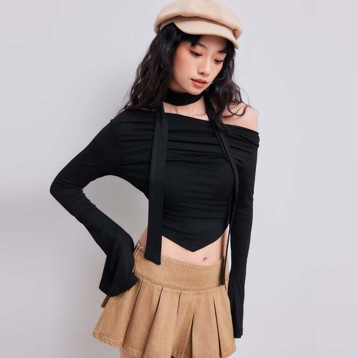 Top court pour femme avec design halter asymétrique et drapés élégants Levoire