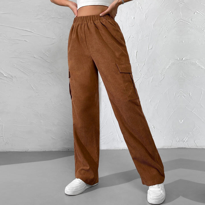 Pantalons cargo pour femmes en matériau velouté avec une taille élastique et des poches latérales pratiques Levoire