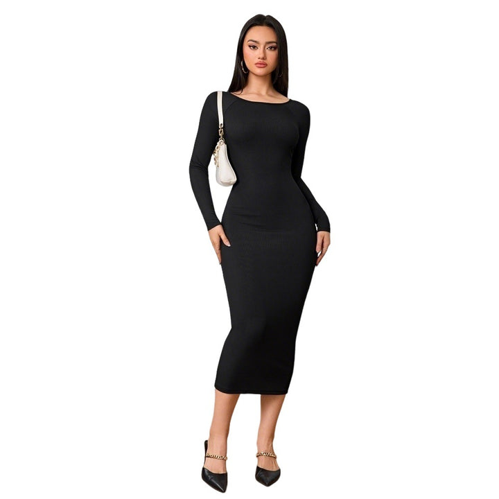 Robe midi ajustée pour femmes avec un élégant col rond et des manches longues Levoire