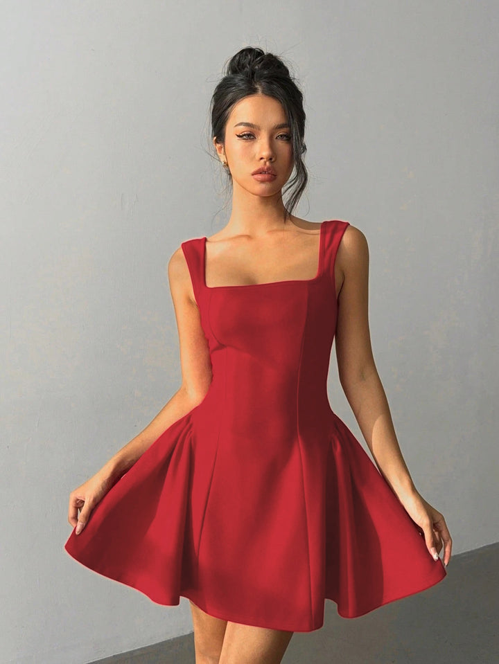 Robe pour femme à coupe ajustée et décolleté carré élégant Levoire