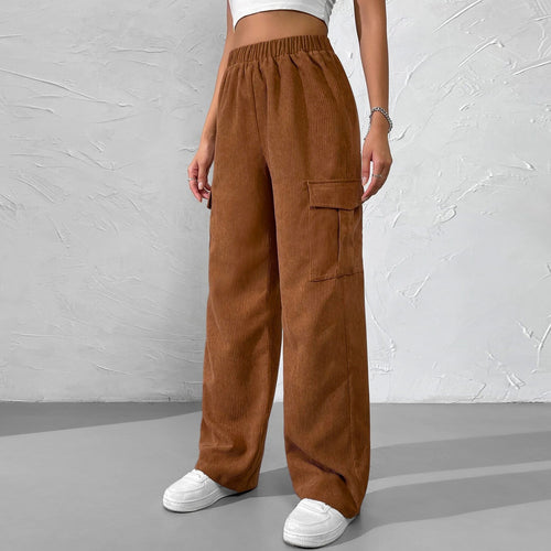 Pantalons cargo pour femmes en matériau velouté avec une taille élastique et des poches latérales pratiques Levoire