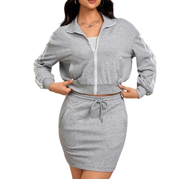 Ensemble de sport pour femme avec haut ajusté et mini jupe élégante Levoire