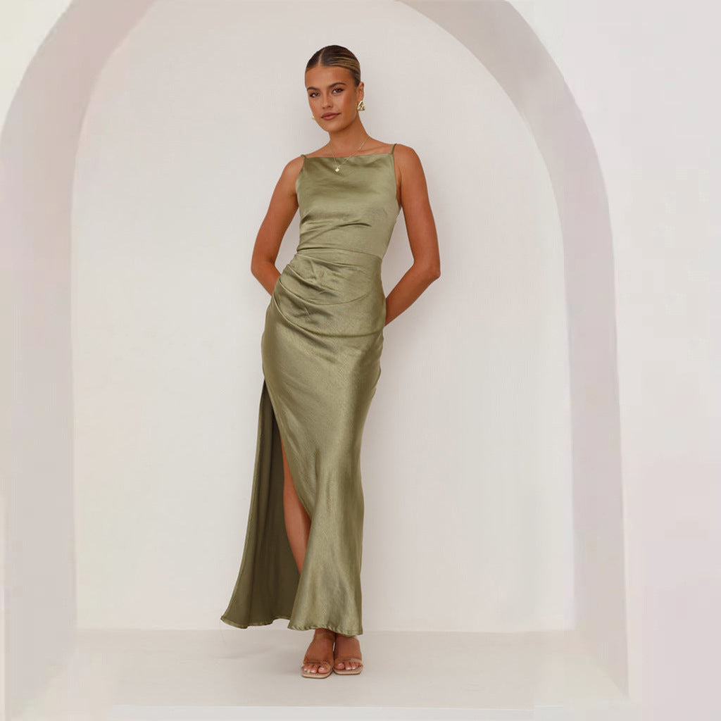 Robe maxi en satin élégante pour femmes avec encolure chic froncée et fente sur le côté Levoire
