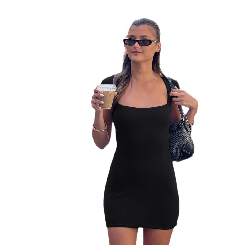 Robe mini ajustée pour femmes avec bretelles larges et décolleté carré Levoire