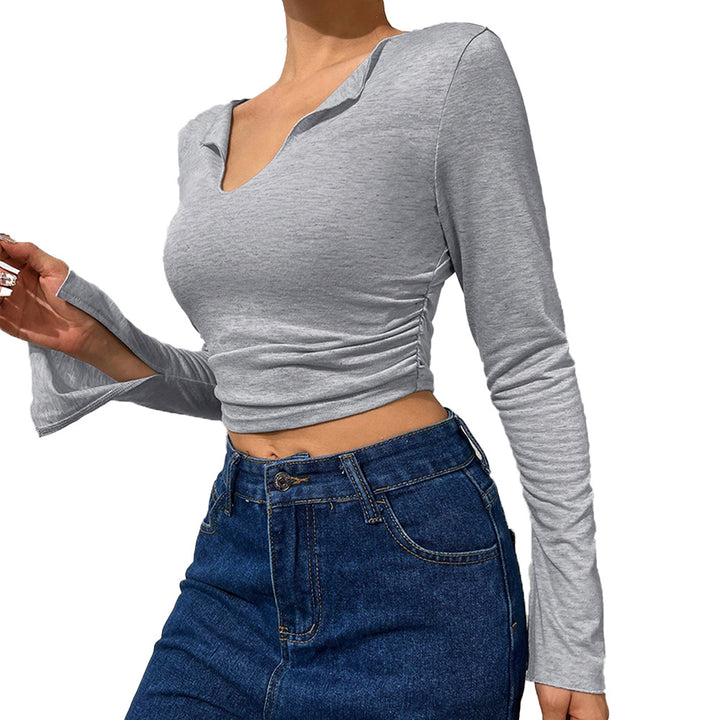 Chemise à manches longues cropped pour femmes avec des manches évasées à la mode et un élégant col en V Levoire