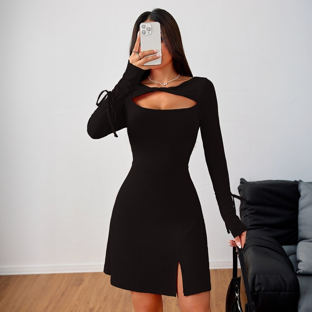 Robe mini moulante pour femme avec des manches longues et un décolleté échancré Levoire
