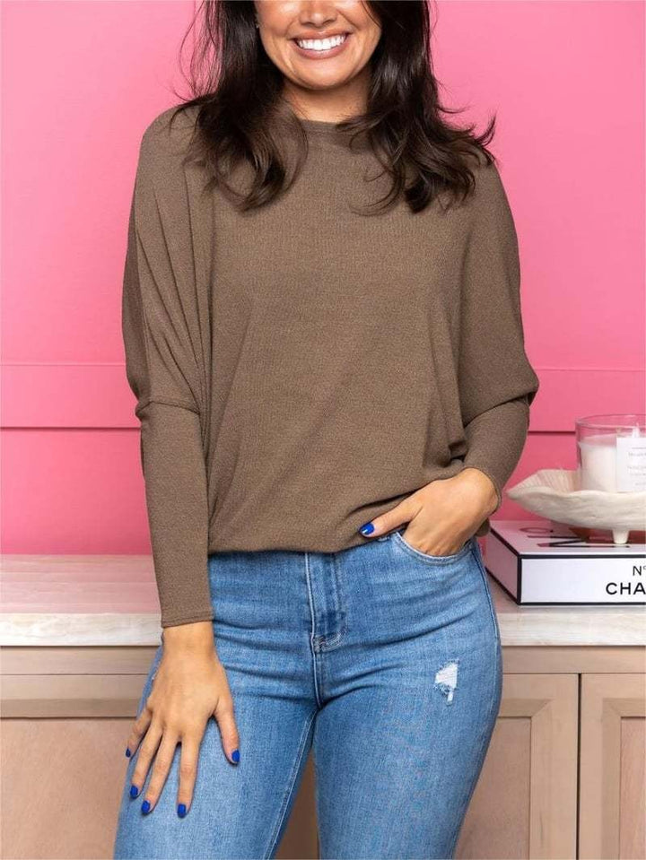 Haut en tricot décontracté pour femmes avec des manches larges et un décolleté rond profond Levoire