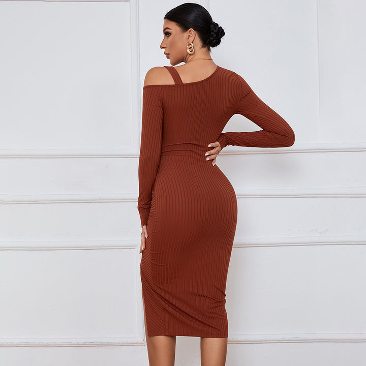 Robe ajustée en rib pour femme avec encolure asymétrique et fronces sophistiquées Levoire