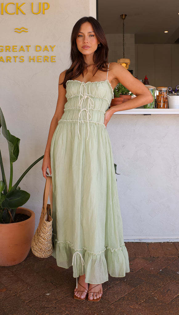 Robe maxi aérienne pour femmes avec détails volants et liens ajustables Levoire