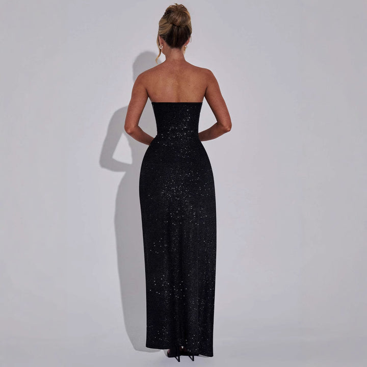 Robe maxi sans bretelles glamour pour femmes avec tissu scintillant et élégante fente pour jambe Levoire