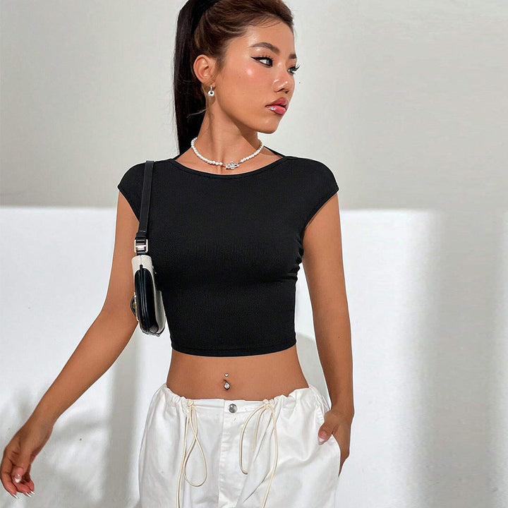 T-shirt court pour femmes avec un design de côtelé harmonieux et un col rond tendance Levoire