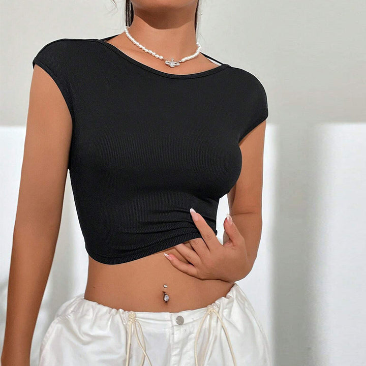 T-shirt court pour femmes avec un design de côtelé harmonieux et un col rond tendance Levoire