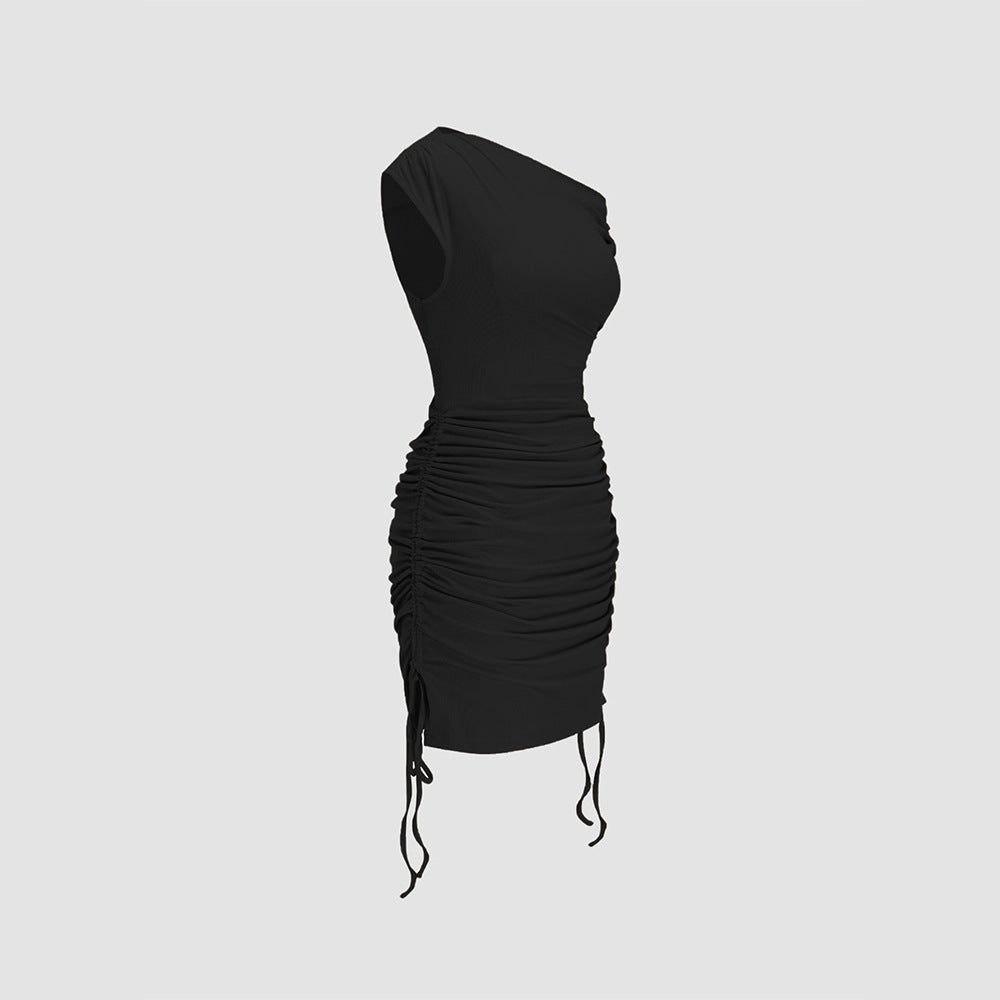 Robe enveloppante ajustée pour femmes avec encolure asymétrique et détails volantés Levoire