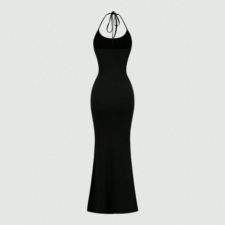 Robe maxi ajustée pour femmes avec design halter et coupe slim Levoire