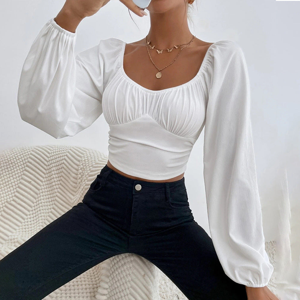 Top court pour femmes avec un design de manches bouffantes élégant et une silhouette ajustée Levoire
