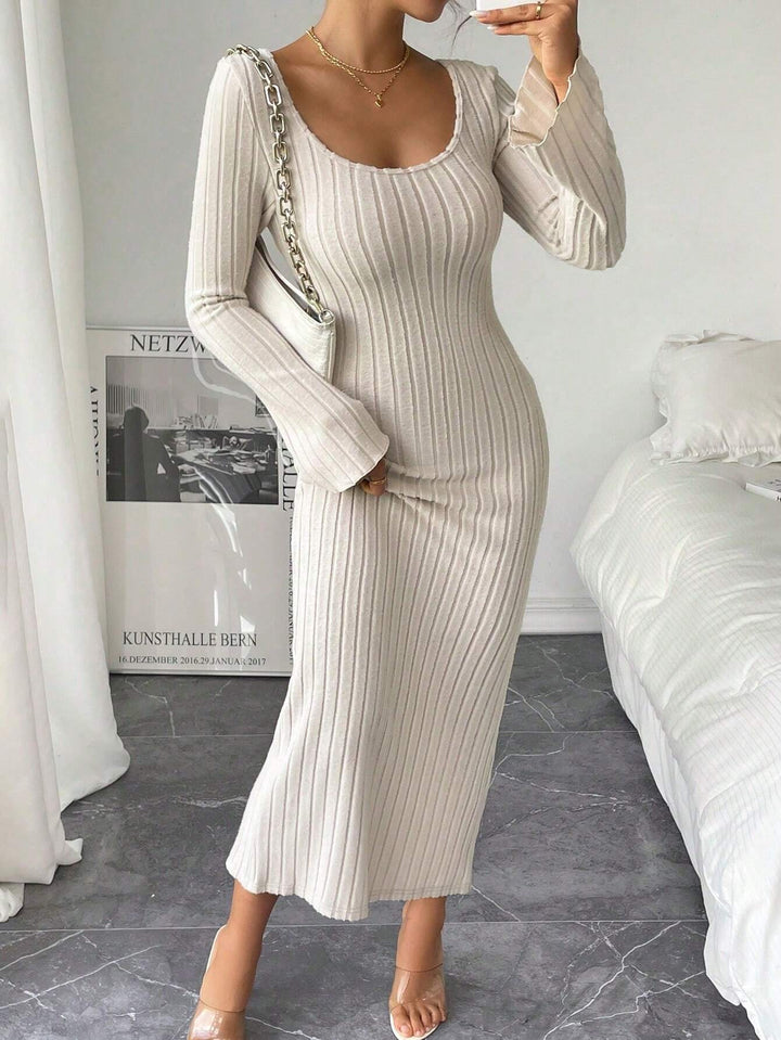 Robe tricot à manches longues pour femmes avec silhouette ajustée et décolleté rond élégant Levoire