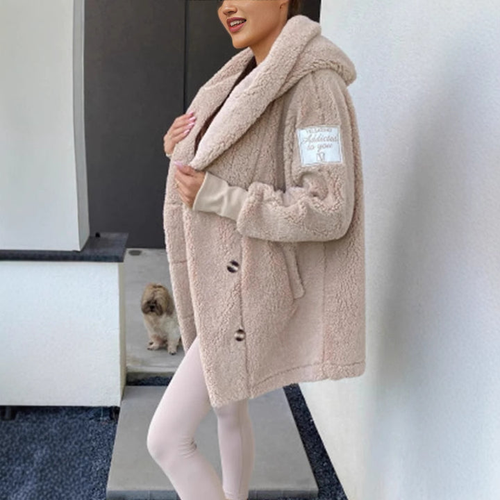 Veste en fourrure teddy pour femmes avec col classique et poches pratiques Levoire
