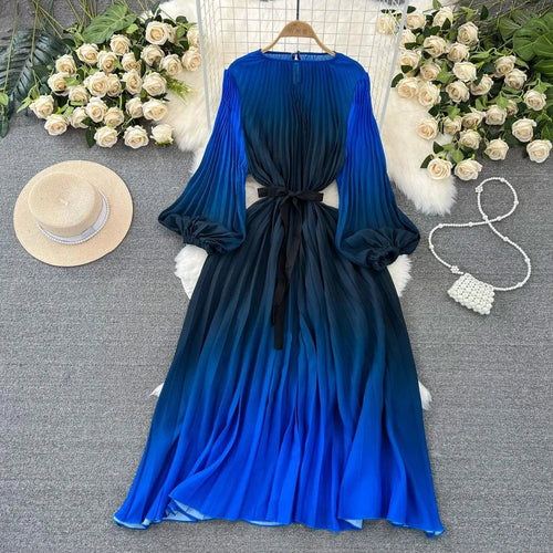 Levoire | Robe plissée en A avec dégradé mi-long