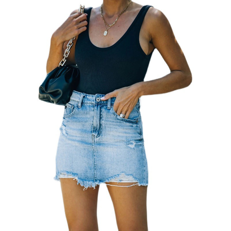 Jupe mini en jean pour femmes avec look usé, franges et taille haute Levoire