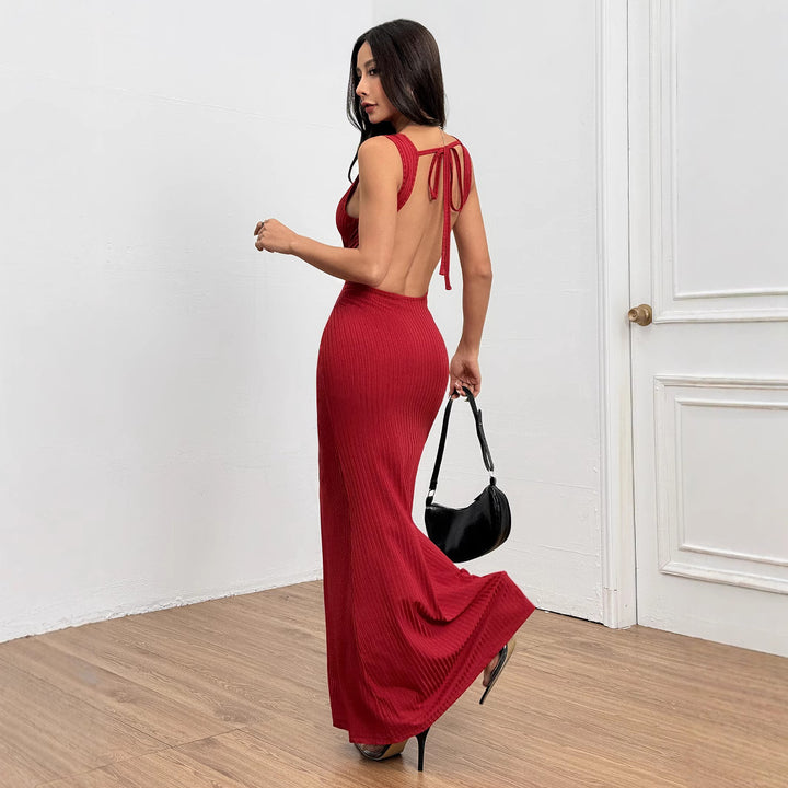 Robe maxi côtelée ajustée pour femmes avec un élégant col rond Levoire