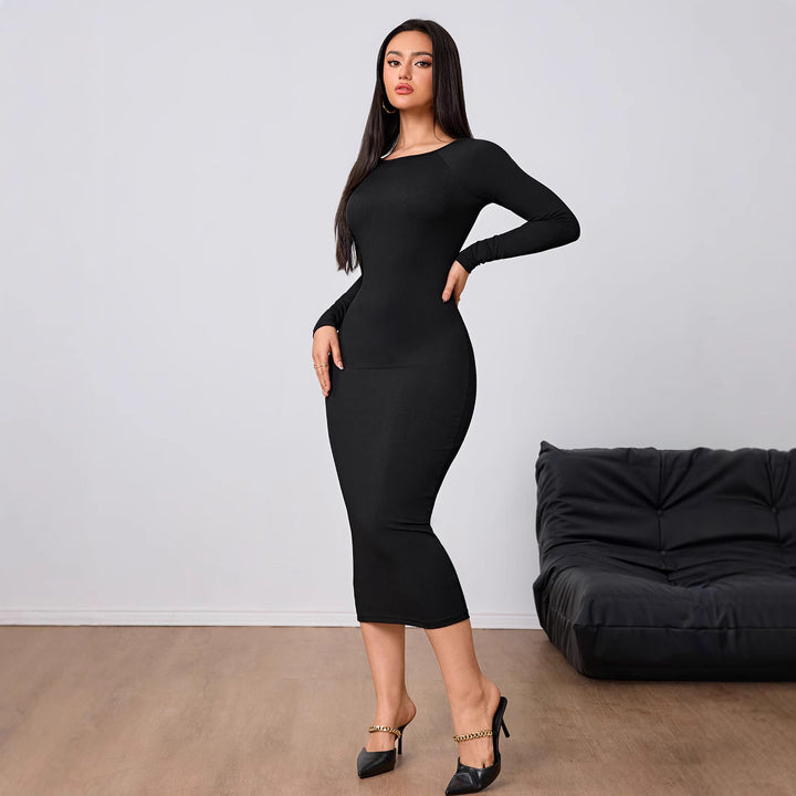 Robe midi ajustée pour femmes avec un élégant col rond et des manches longues Levoire